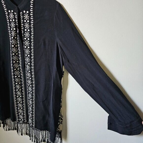 EUC LIKE NEW JOHN MARK BLACK WHITE EMBROIDERED CLASSY FRINGED TOP SIZE M - Picture 3 of 16